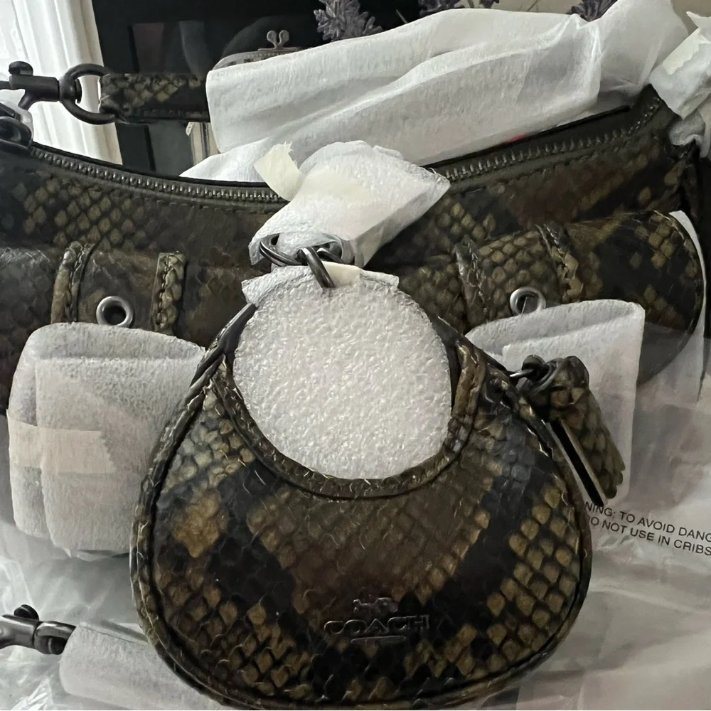 Coach Ashton Bag with snake print in an olive NWT BUNDLE - Picture 2 of 3